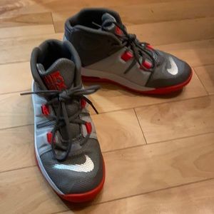 Nike Airmax Youth Basketball shoes 7Y